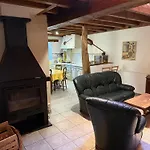 Les Trois Maisons - *