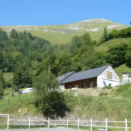 Les Trois Maisons - *