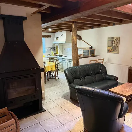 Les Trois Maisons - *