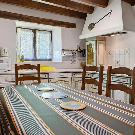 بيت للعطل Les Trois Maisons - *