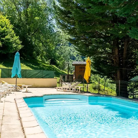 بيت للعطل Les Trois Maisons - *